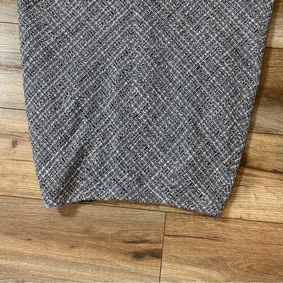 Apostrophe gray woven tweed skirt with a fringe hem wool blend - Picture 4 of 7